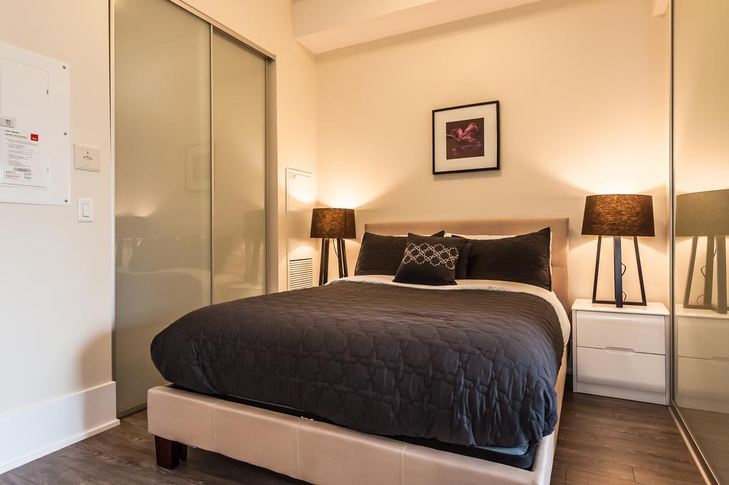 Loft - Entertainment & Financial District Apartment Toronto Room photo